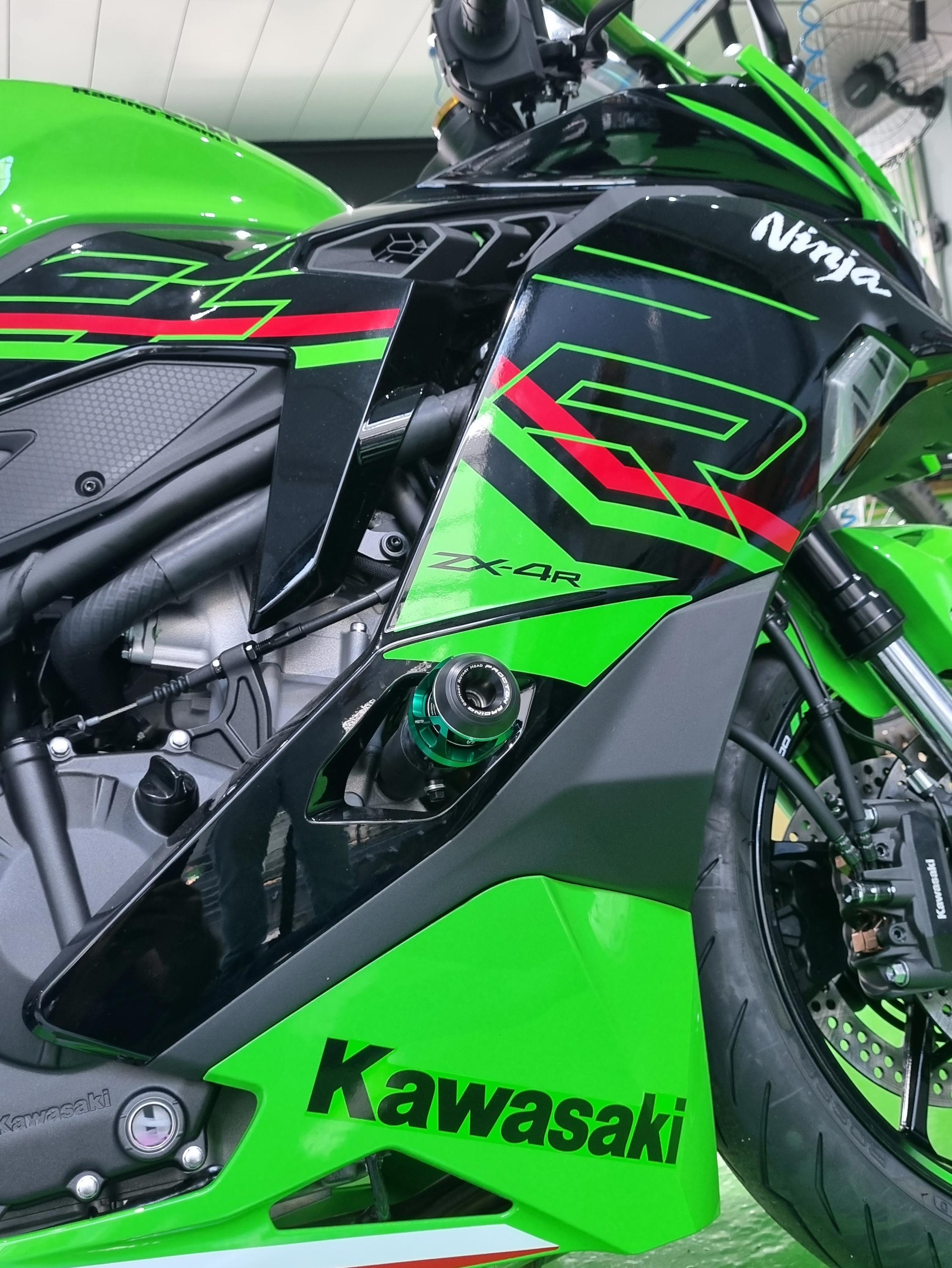 Kawasaki - ZX-4R / RR - Procton Racing Rotational Impact System – Frame Sliders F1