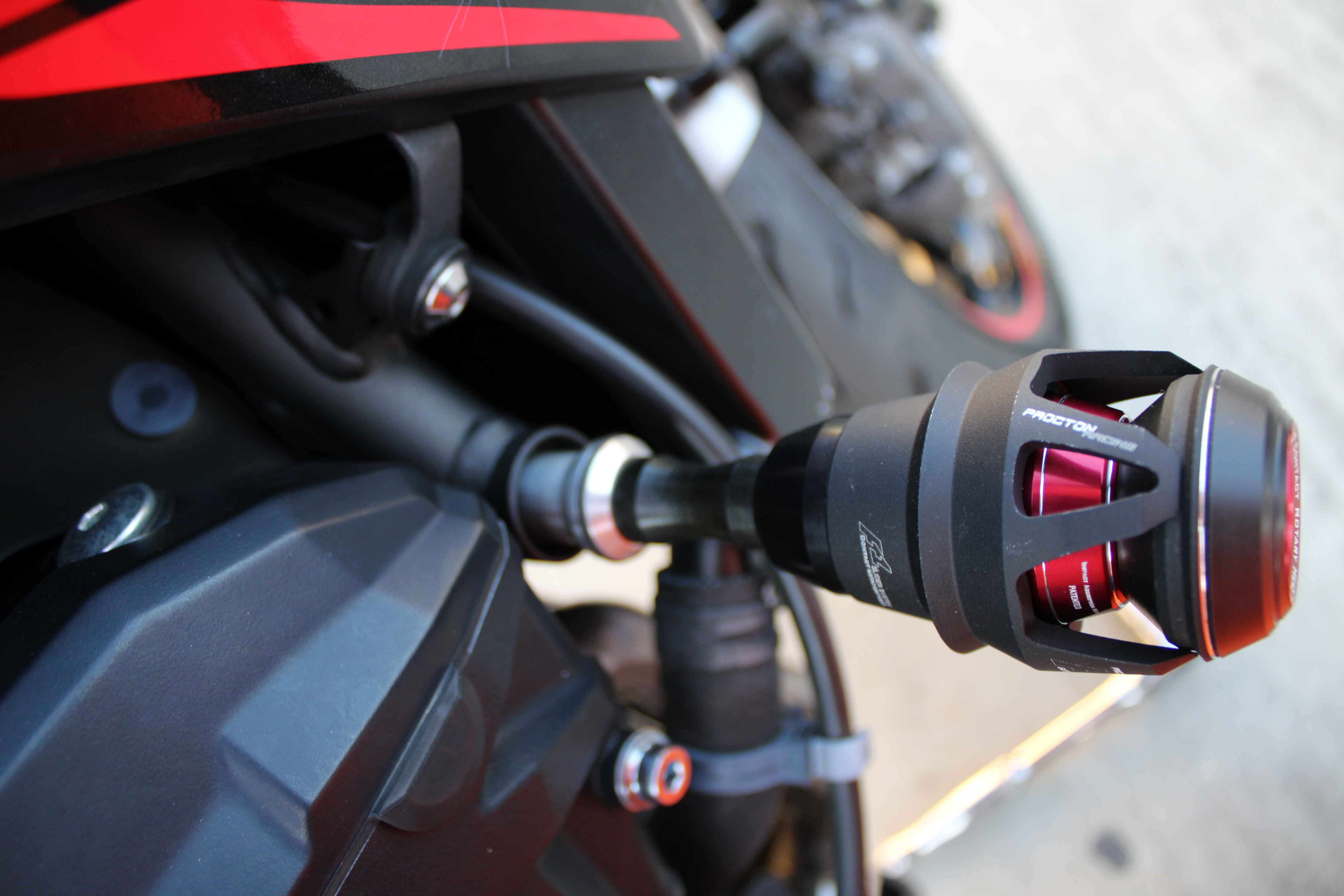 Deslizador de chasis Procton F1 - Kawasaki - Z900 /SE/R/RS CAFE (2017 en adelante)