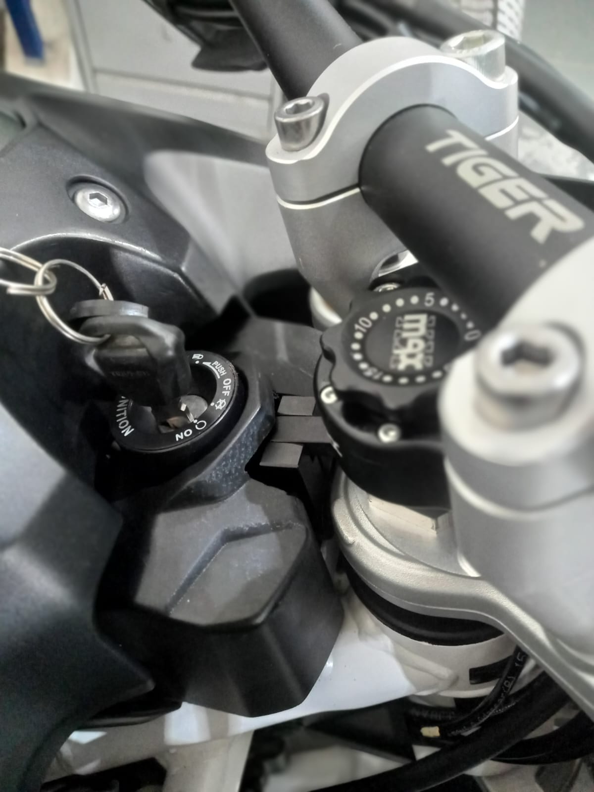 Amortiguador de dirección MaxRacing MAX20 - Triumph - Tiger 900