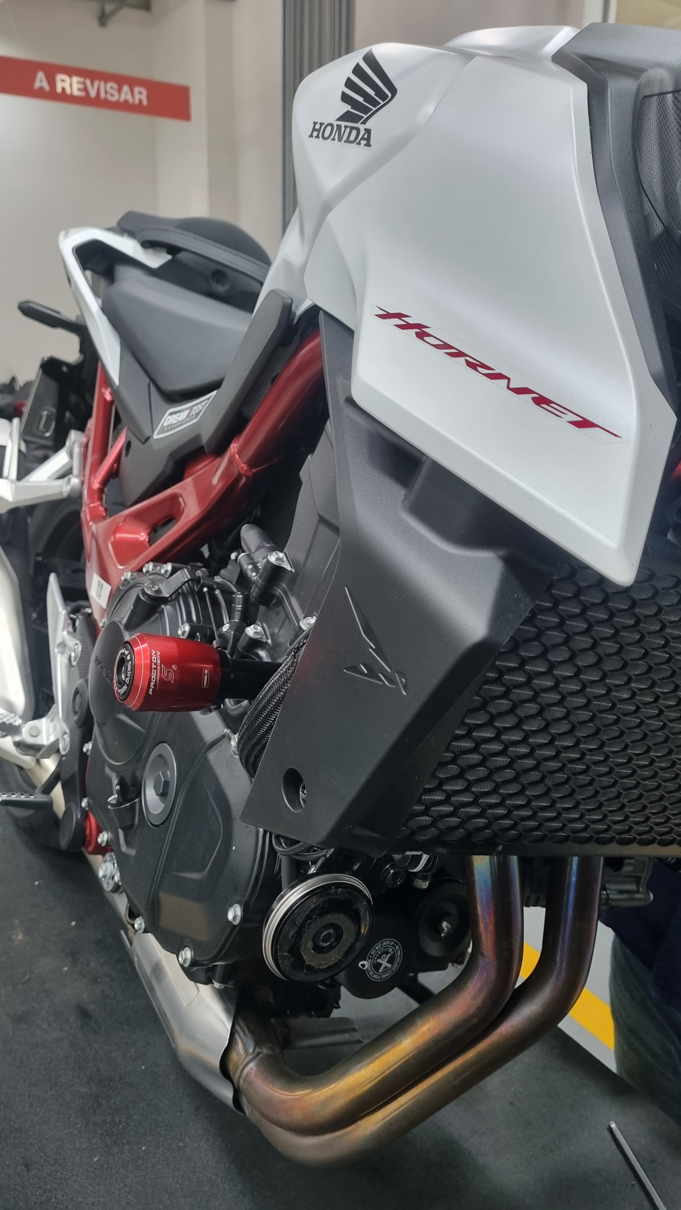 Honda - CB 650 R (2019-on) - Procton Racing Rotational Impact System – Frame Sliders S