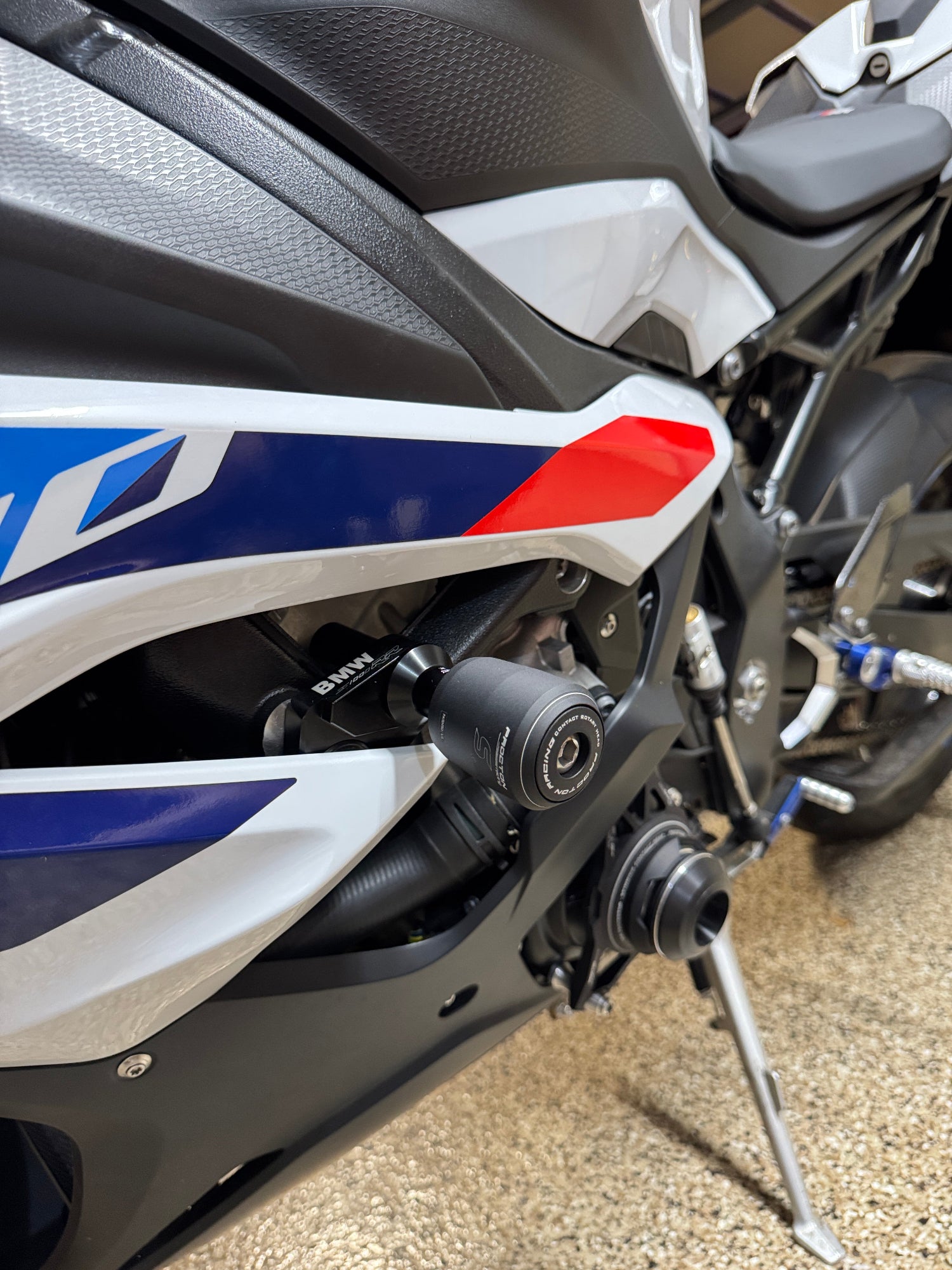 BMW_S1000RR_2023-on_Frame_Slider_S_Matte_Black_02