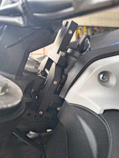 Amortiguador de dirección MaxRacing MAX20 - Yamaha - MT-07 (2025 en adelante) - Panel de instrumentos LCD