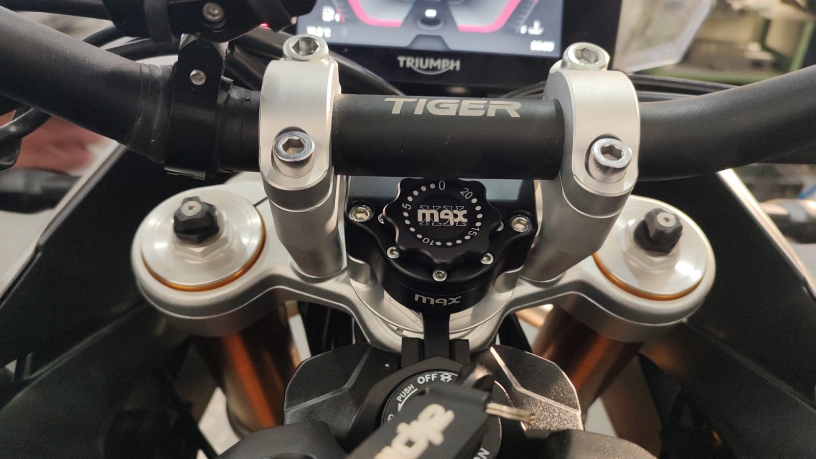 Amortiguador de dirección MaxRacing MAX20 - Triumph - Tiger 900