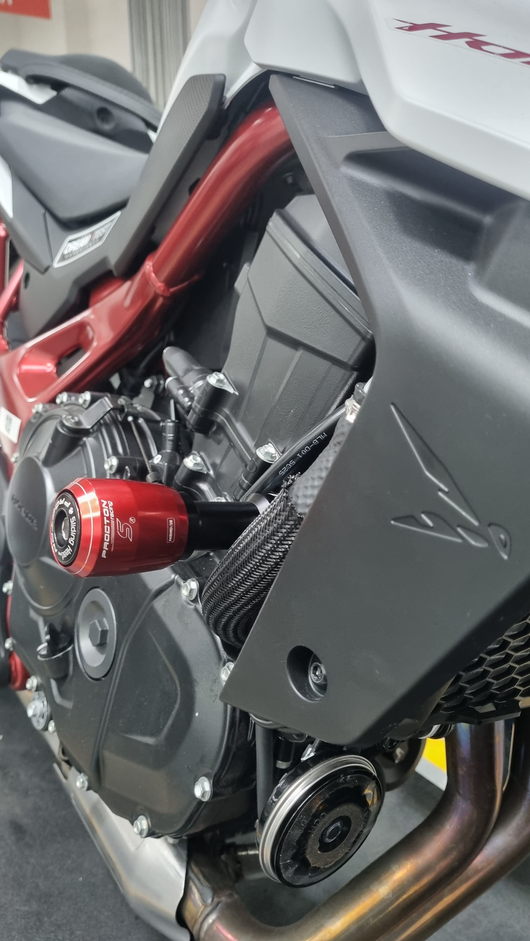 Honda - CB 650 R (2019-on) - Procton Racing Rotational Impact System – Frame Sliders S