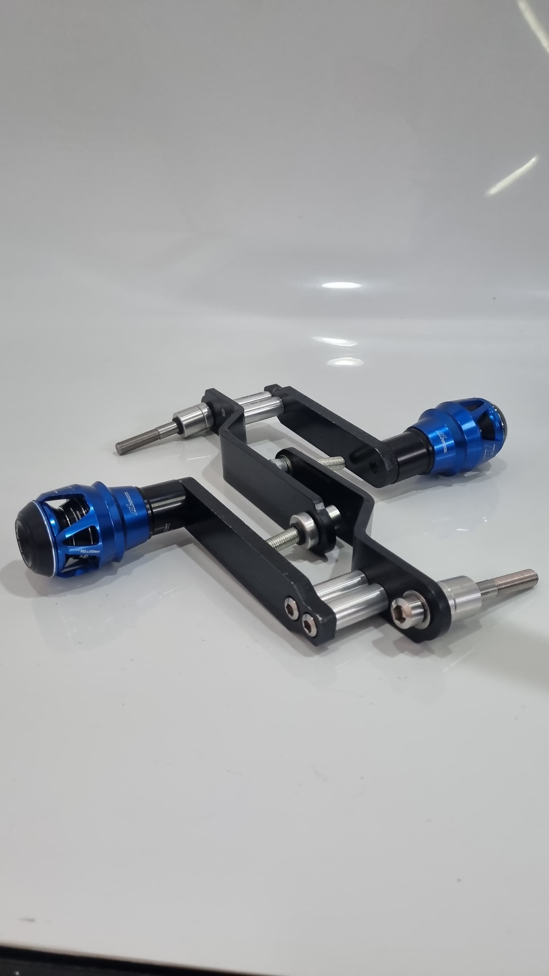 Yamaha - R3 (2025-on) - Procton Racing Rotational Impact System – Frame Sliders F1