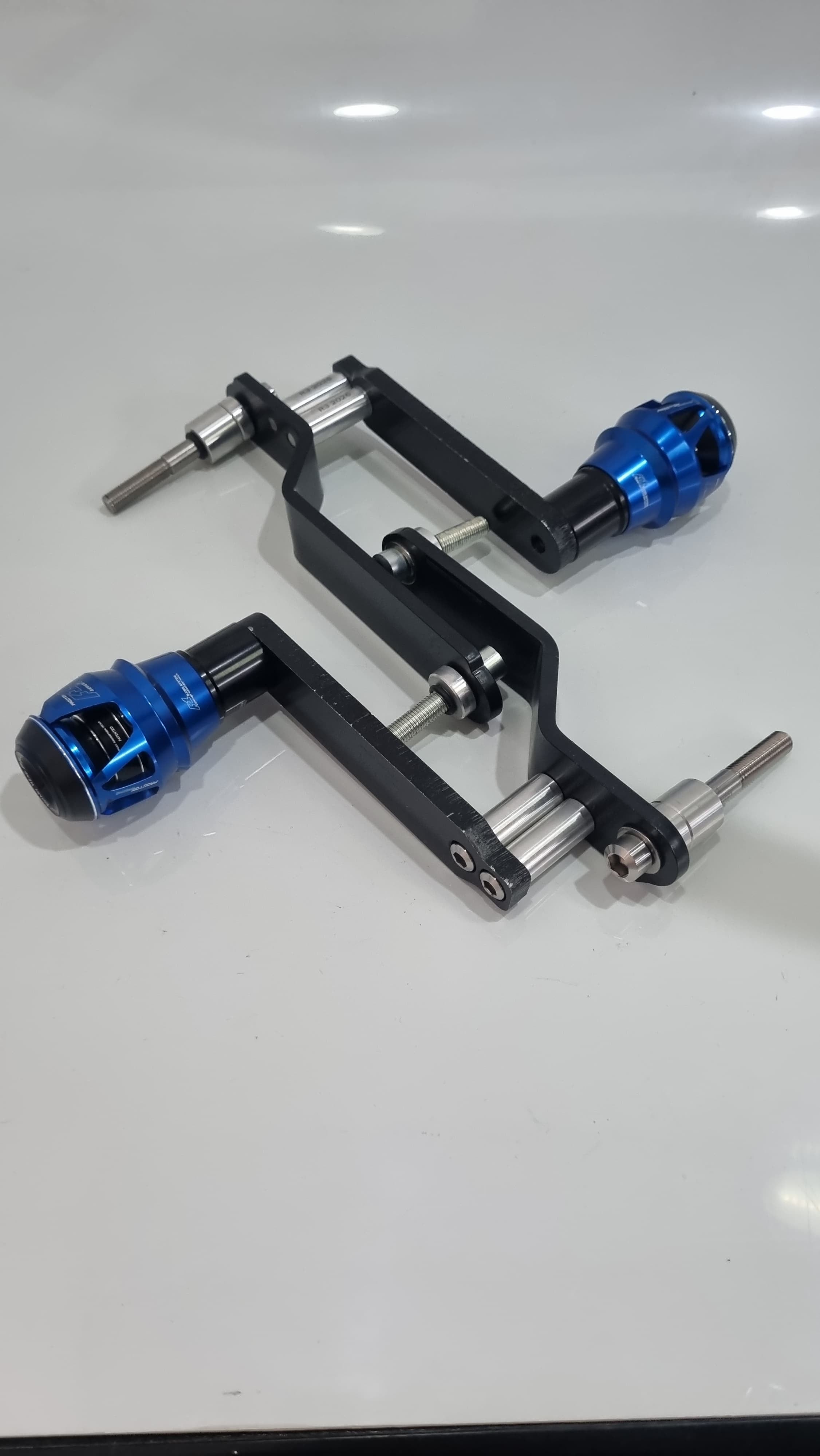 Yamaha - R3 (2025-on) - Procton Racing Rotational Impact System – Frame Sliders F1